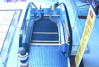 2岁男童从电梯上摔落至昏迷 孩子安全乘梯7注意