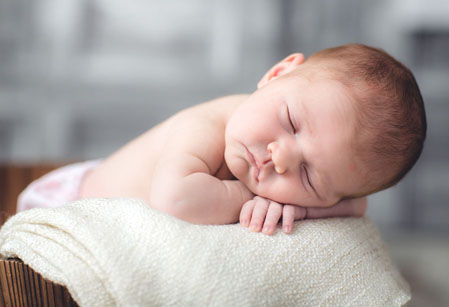 婴儿晚上睡觉不踏实的原因及解决办法