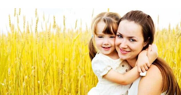 父母对孩子无尽的爱，离不开每天三个拥抱